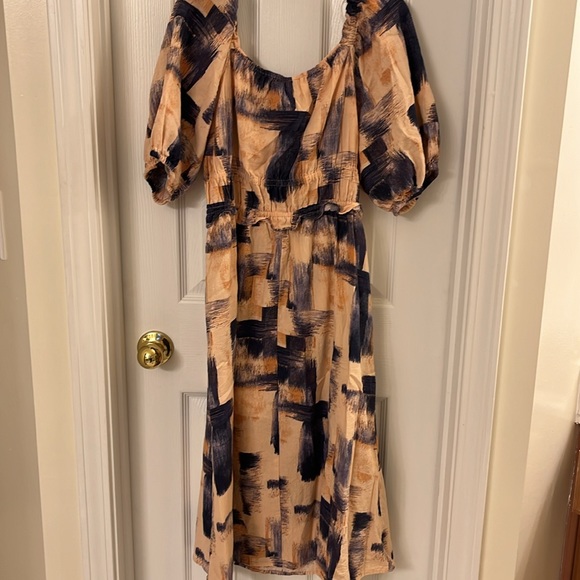 Universal Tread Target Spring Dress - Picture 4 of 4